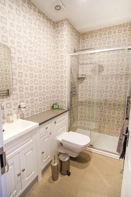 Paskins, Cowes - Sleeps 4 - 2 Bed - 2 Bath - Central Location Eksteriør bilde
